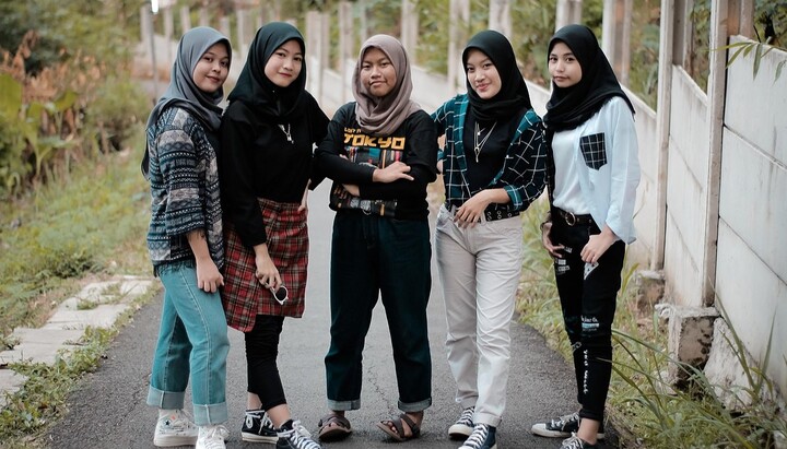 Girls in hijabs. Photo: ChanFactory/Pixabay.com