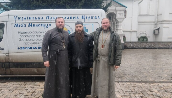 Eparhia de Kiev a BOU a transmis 12 tone de ajutor luptătorilor AFU și locuitorilor pașnici.
