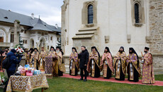 Румынском монастыре Путна клирики УПЦ помолились об упокоении воинов ВСУ