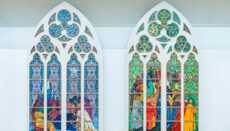 320.000 Παριζιάνοι διαμαρτυρήθηκαν κατά των νέων βιτρό με μαύρους στο Νοτρ-Νταμ