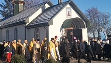 В Малых Дорогостаях гонимая община УПЦ отметила престольный праздник