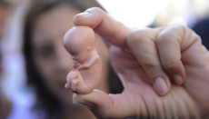 Ierarhii Bisericii Eladei au criticat planul UE de finanțare a avorturilor