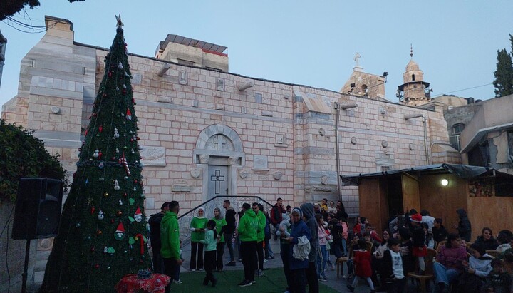 У Газі вперше за роки війни запалили різдвяну ялинку