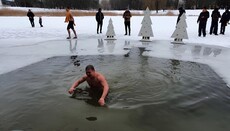 “Not a Ukrainian tradition”: Lviv authorities ban Epiphany plunge