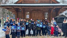 Соцвідділ УПЦ передав подарунки на Різдво переселенцям і дітям-інвалідам