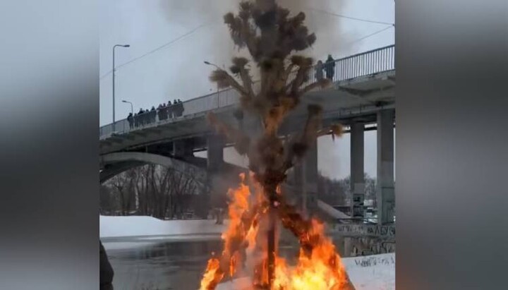 Στα Θεοφάνεια σύμφωνα με το νέο ημερολόγιο στο Κίεβο, έκαψαν πανηγυρικά το διδούχ.