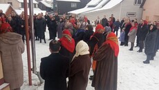 У Космачі одні парафіяни ПЦУ судяться з іншими через службу 25 грудня