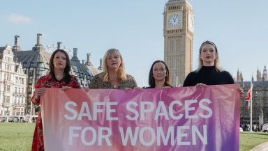 В Англии медсестры добились, чтобы трансгендеров не пускали в их раздевалки