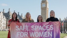 В Англии медсестры добились, чтобы трансгендеров не пускали в их раздевалки