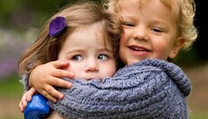 Теология прикосновения: почему Бог трогал прокаженных и обнимал врагов