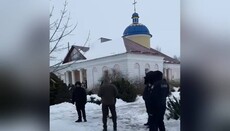 В Батурине власти выгнали на улицу монахинь Николаевского монастыря