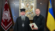 Думенко нагородив орденом ректора академії СБУ