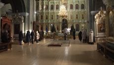 Στην κρατική τηλεόραση έδειξαν πόσοι άνθρωποι πηγαίνουν στον καθεδρικό ναό στο Τσερνίγκοφ που αφαιρέθηκε από την ΟΠΕ