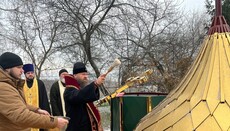 Митрополит Владимир освятил крест и купол в поселке Аулы Каменской епархии