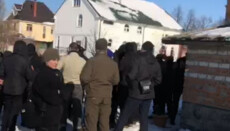 Στο χωριό Σαστλίβοε κοντά στο Κίεβο, ακτιβιστές της ΠΦΟ κατέλαβαν ναό της ΟΠΦ