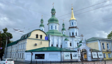 В Феодосиевском монастыре ПЦУ келии занимают люди с семьями, – экс-клирик