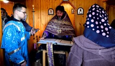 На гонимом приходе УПЦ совершили Литургию в Крестопоклонную неделю