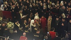 Делегация РПЦ совершила литию по Патриарху Илии в Троицком храме Тбилиси