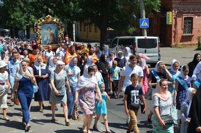  В Ровенской епархии УПЦ продолжается Крестный ход с перенесением мощей Викентия-воина