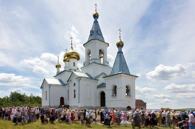 Cross procession in honour of St. John of Shanghai in Svyatogorsk