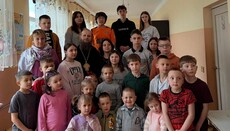 В детском доме Мукачево священник покрестил детей-переселенцев из Днепра