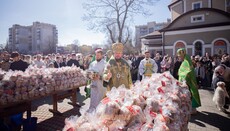 В Хмельницкой епархии освятили тысячу куличей для ВСУ