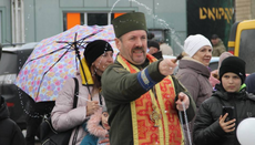 Клирик ПЦУ на освящении пасхальных корзин: Украина превыше всего!