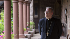 Американский епископ призвал Трампа извиниться перед папой римским