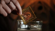 Στο Κίεβο καλλιτέχνης βεβήλωσε την εικόνα ιερέα και εικόνες για τη διαφήμιση νέου τραγουδιού