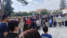 На Кипре прошла акция в поддержку митрополита Тихика