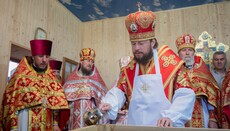 Хмельницкий архиерей освятил новый храм в Ломачинцах