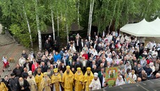 В гонимой общине Верхних Становцев прошла архиерейская Литургия