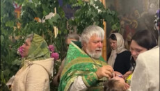 Гонимая община УПЦ в Панке отметила Троицу в приспособленном помещении