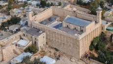 Israel removed Palestinians from the management of a mosque in Hebron