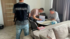 Πρώην επικεφαλής του Υπουργείου Πολιτισμού έλαβε υποψία για τη μεταφορά φυγόστρατων στο εξωτερικό