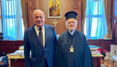 Ο επικεφαλής του Φαναρίου συζήτησε με τον Έλληνα πρόξενο στη Χερσώνα τους βομβαρδισμούς ουκρανικών ναών