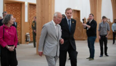 King of Britain officially visits mosque in Cambridge for the first time