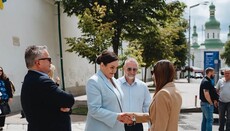 Το Υπουργείο Πολιτισμού και το ΓΕΠ οργάνωσαν ξενάγηση στη Λαύρα για μπλόγκερ από τις ΗΠΑ