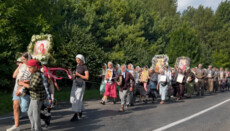 В госСМИ призвали проверить паломников в Почаевскую лавру
