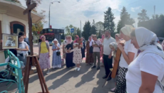 Believers near the Lavra Prayed for the UOC Primate on the Day of His Enthronement
