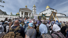 Procession from Kamianets Arrives at Pochaiv Lavra