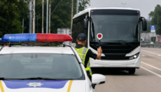 Поліція не пропустила до Почаєва автобус з дітьми-парафіянами УПЦ