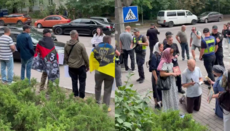 Возле суда по делу Лавры в Киеве собрались верующие УПЦ и провокаторы