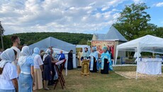 Persecuted Parish in Vaslovivtsi Celebrated the Dormition Feast in the Open Air