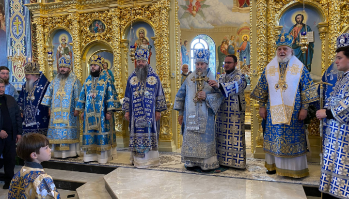 Митрополит Онуфрій освятив Благовіщенський храм у буковинському селі Остриця