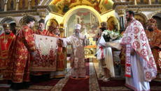В захваченном соборе в Черкассах Епифанию подарили «Золотой тризуб»