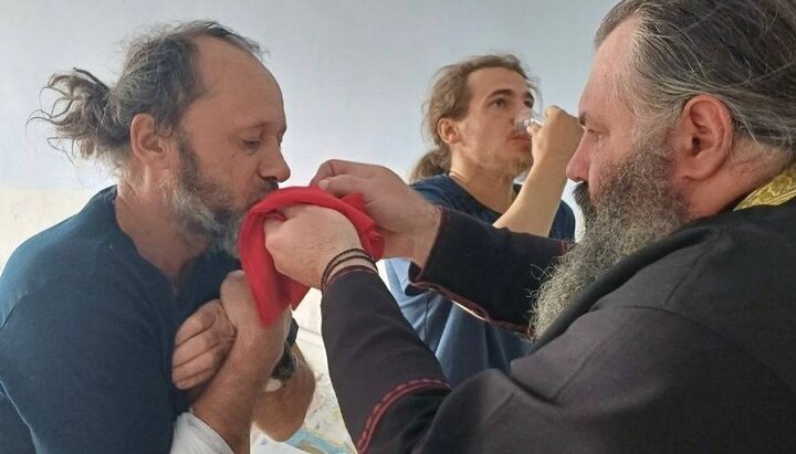 Μοναχοί της Μονής Hryhorivsky Bizyukiv στο νοσοκομείο. Φωτογραφία: Επισκοπή Χερσώνας