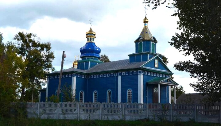 Силовики захватили храм УПЦ в Белозорье