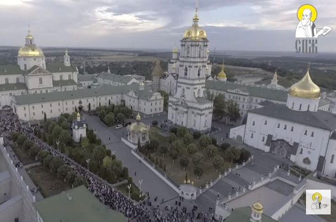 Выход Крестного хода из Почаевской Лавры (СЪЕМКИ С ВОЗДУХА)