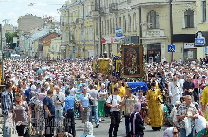 Во Всеукраинский Крестный ход из Харькова вышли 10 тыс. человек (ФОТО)